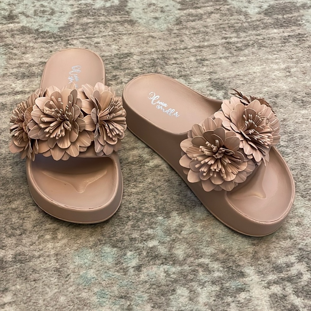 Pretty women’s slides